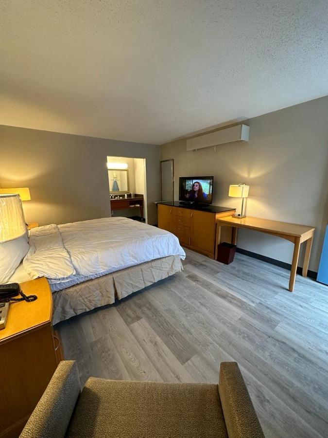 Lanett Inn Bagian luar foto