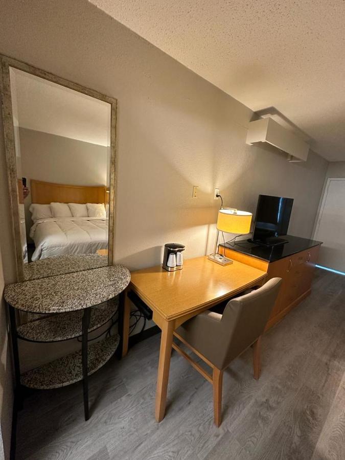 Lanett Inn Bagian luar foto